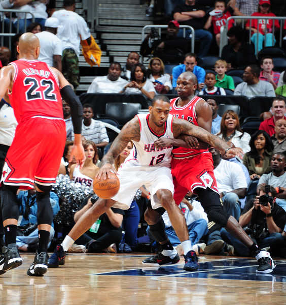 老鹰主场难挡小牛疯狂进攻，遭遇大败的简单介绍