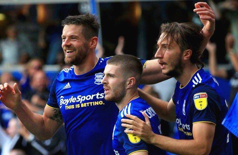 斯特拉斯堡球员集体训练，备战对手