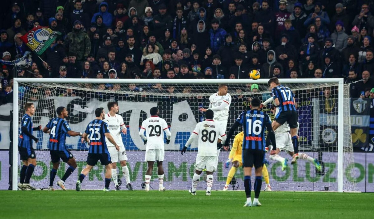 意甲排名榜首赛事精彩，赛场争夺激烈