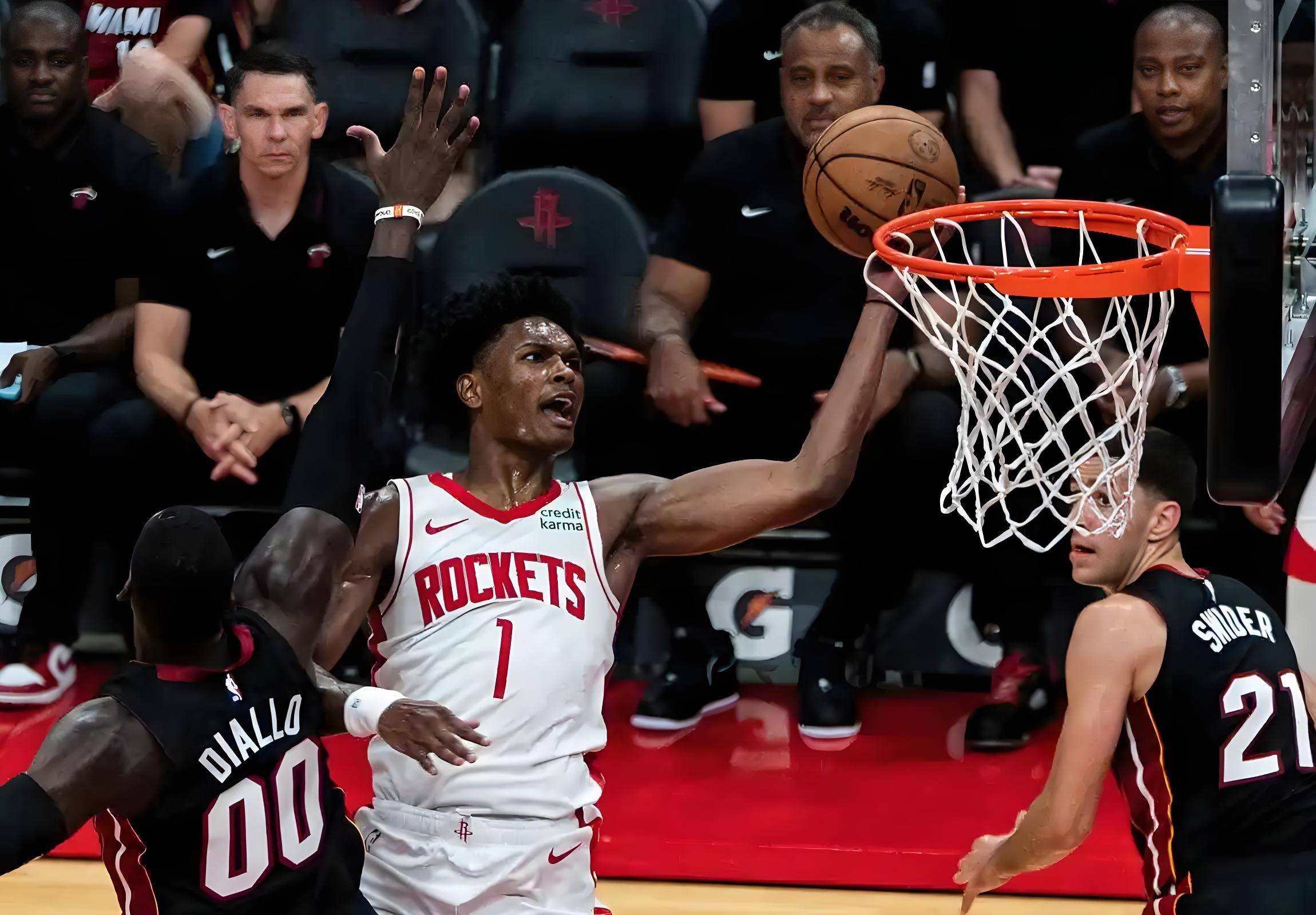 公牛复出首战，险胜状态火爆，球队未来可期成为焦点！