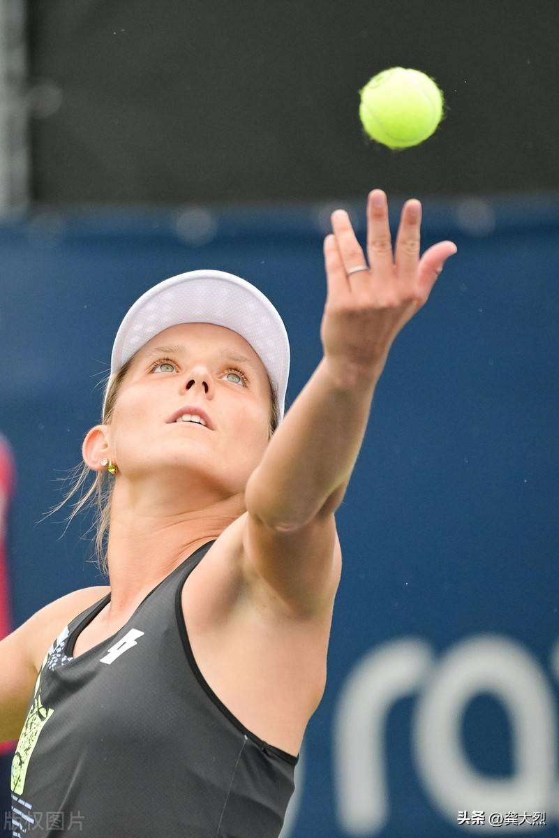 科维托娃回归赛场，逆转首场状态亮眼，加拿大队观众沸腾！